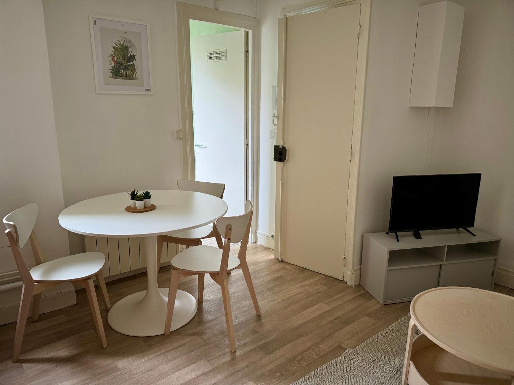 Apartment Centre *
